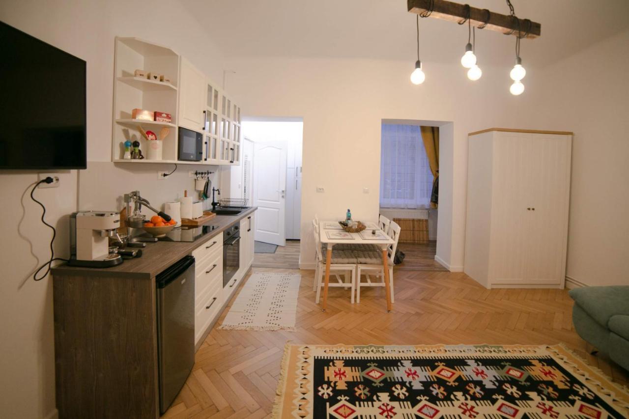 Jasmine Serenity Apartment - Central, Behind Black Church Braşov Exterior foto