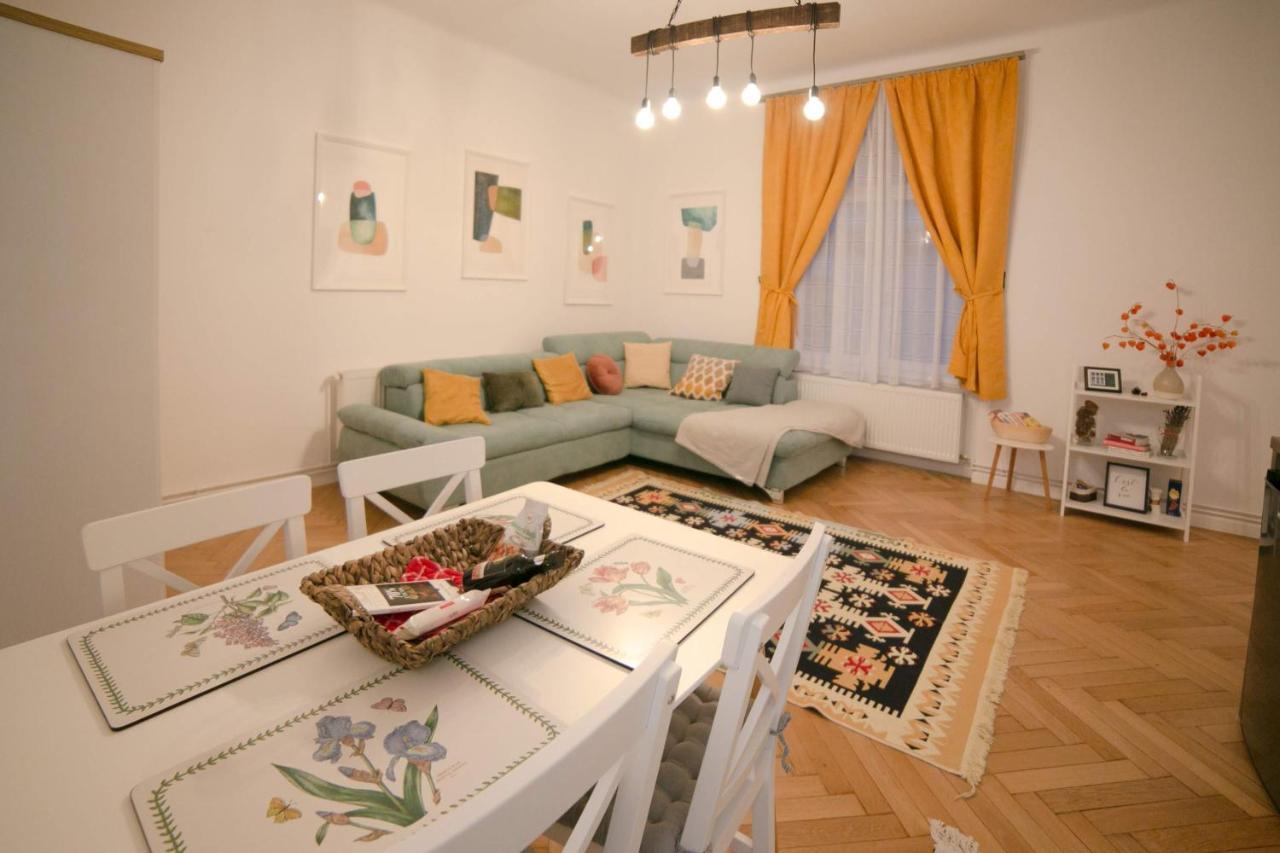 Jasmine Serenity Apartment - Central, Behind Black Church Braşov Exterior foto