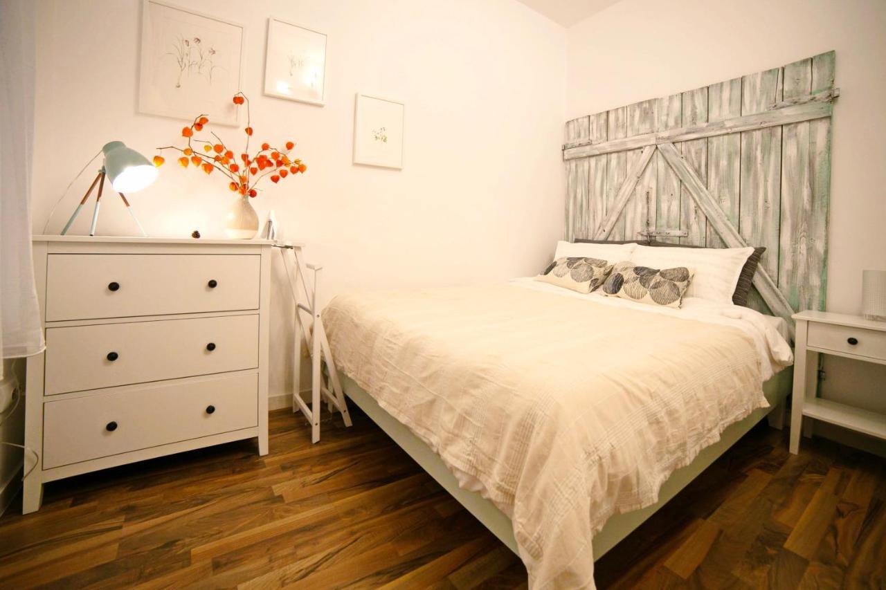 Jasmine Serenity Apartment - Central, Behind Black Church Braşov Exterior foto