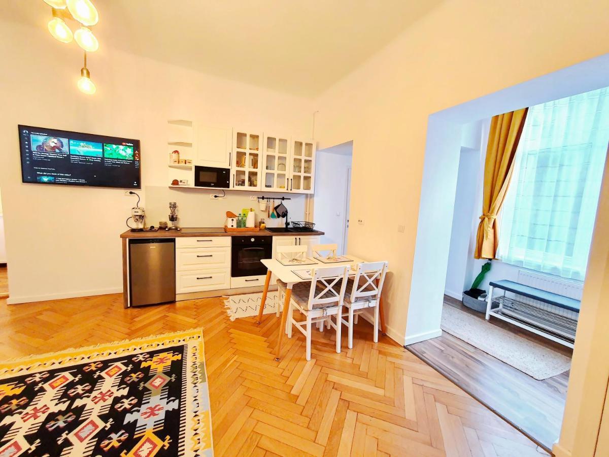 Jasmine Serenity Apartment - Central, Behind Black Church Braşov Exterior foto